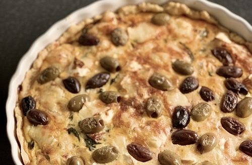 Chévrepaj med oliver